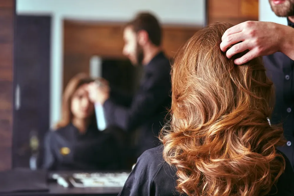 Salon de coiffure moderne à Le Teil