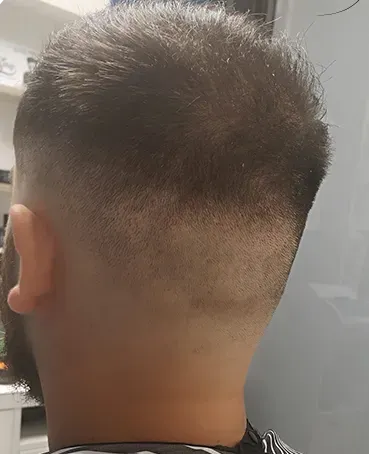 Coloration, taille de barbes et coupes de cheveux à Teil1