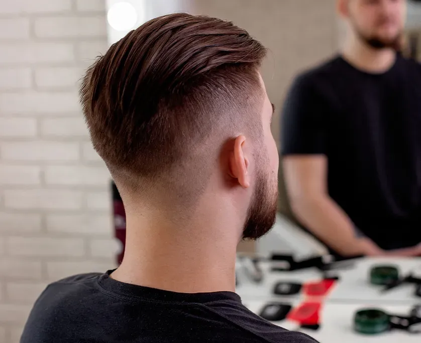 Réalisation de coupes tendance pour hommes à Teil