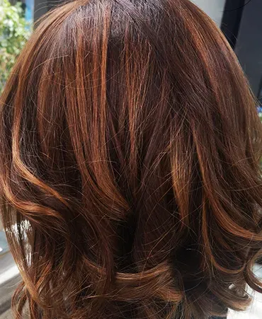 Réalisation de coupes, mèches, colorations à Teil